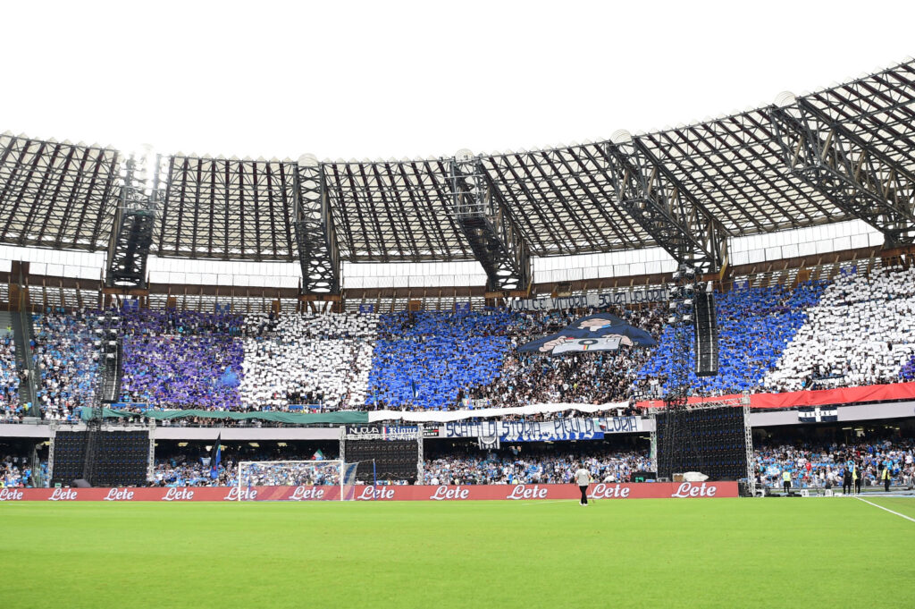 Napoli-Sampdoria, lo spettacolo sugli spalti: striscioni