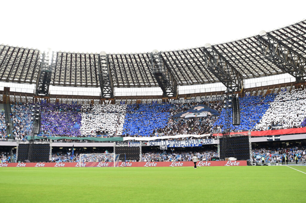 Va in Curva A con 925 fumogeni nella borsa: fermato all'ingresso prima di  Napoli-Sampdoria